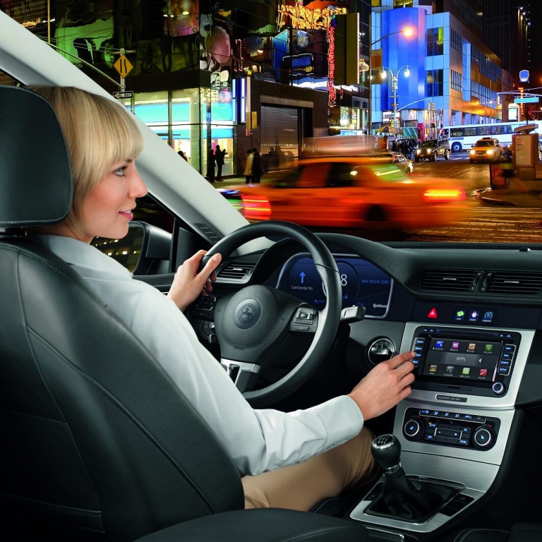 Connected Cars: E-Mail im Auto anhören und beantworten