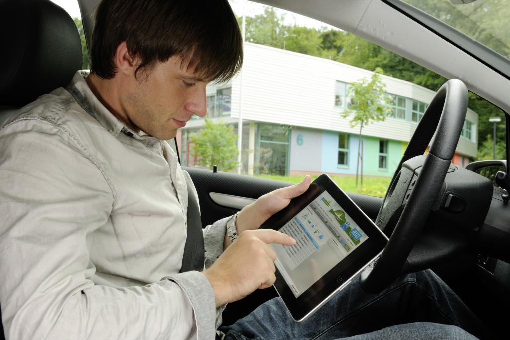 Daimler startet mit Car2gether das Pilotprojekt „Mitfahren 2.0“ in Ulm.
