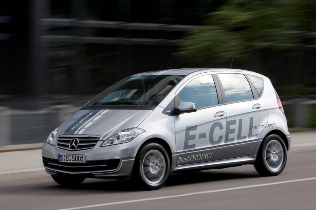 Das Licht der Öffentlichkeit erblickt in Paris jetzt das Elektroauto Mercedes-Benz E-Cell. 