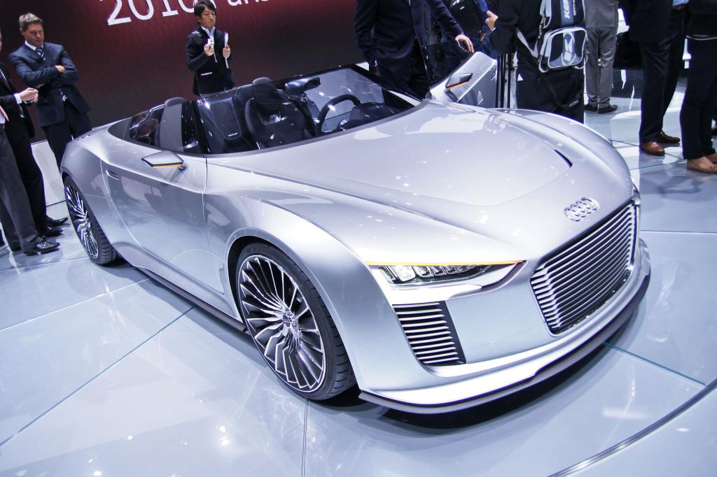 Der Audi e-tron Spyder hat ein Dieselhybrid-Antrieb