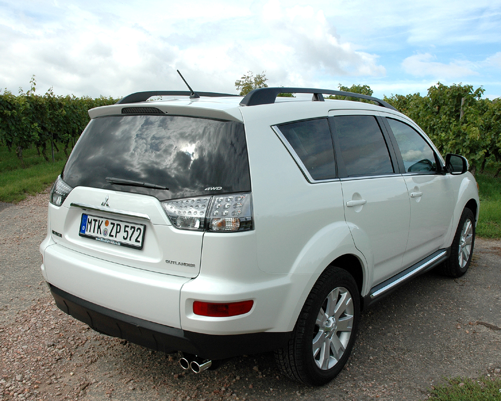 Der Outlander fährt mit neuem 2,2-Liter-Diesel mit 177 PS vor. 