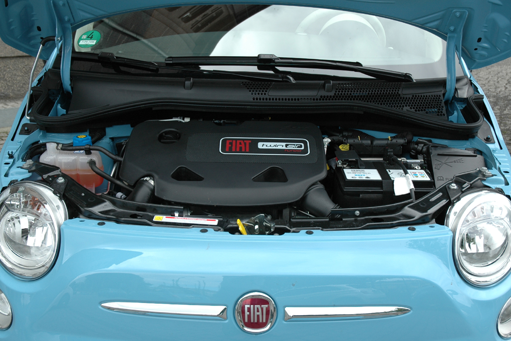 Der neuer Zweizylinder-TwinAir-Motor leistet im Fit 500 85 PS.
