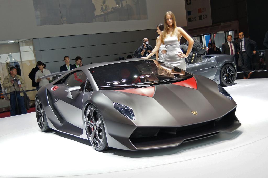 Die Macht der Dunkelheit wird perfekt vom Lamborghini Sesto Elemento verkörpert