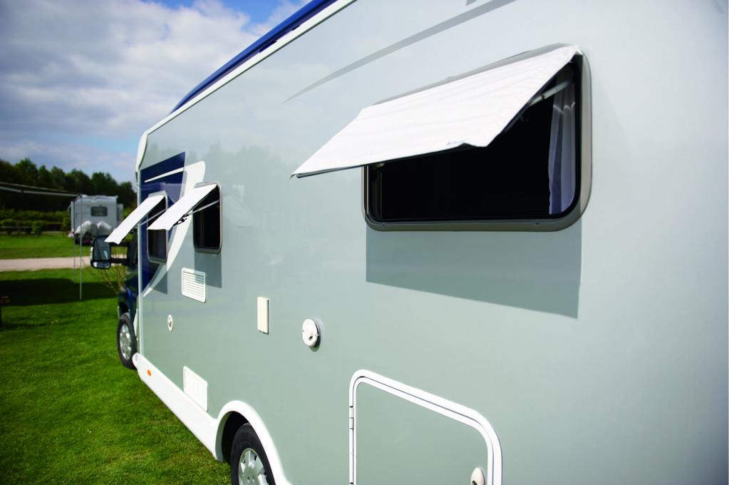 Dometic Sun-Shade Fensterabdeckungen.