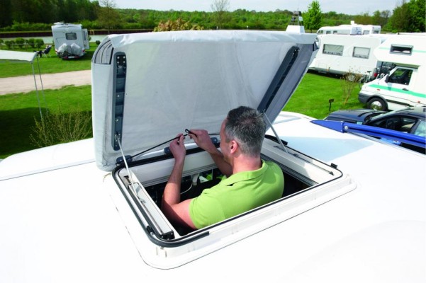Dometic bietet Sonnenschutz für Reisemobil und Caravan