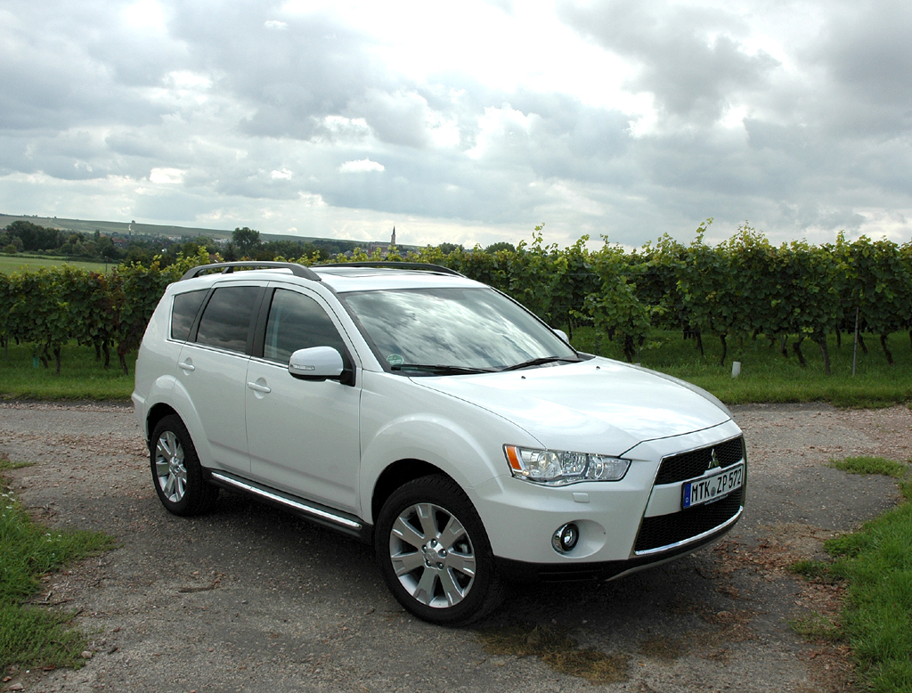 Ebenfalls mit motormäßiger Auffrischung: Mitsubishi Outlander. 