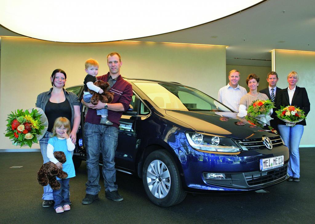 Erster neuer Volkswagen Sharan in der Autostadt ausgeliefert