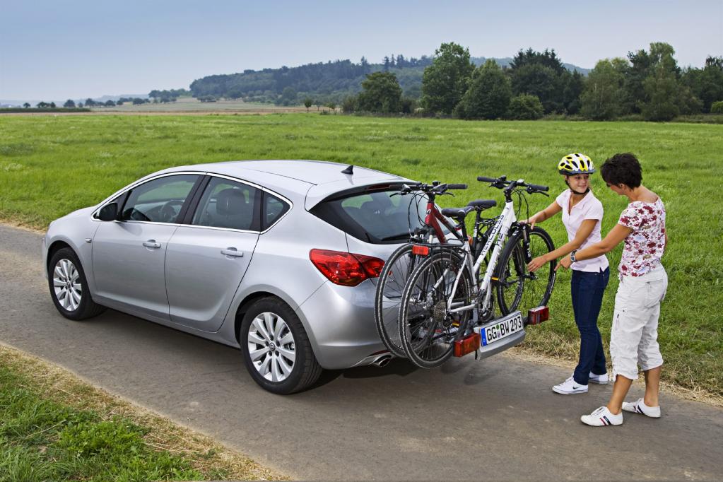 Extrem praktisch ist der optional in den Heckstoßfänger integrierte Fahrradträger. Bei nichtgebrauch verschwindet er unter dem Fahrzeug. 