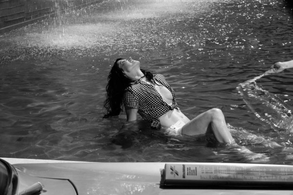 Für das Shooting mussten die Kandidatinnen auch schonmal ins kalte Wasser, Foto von: Werkstattkultur.com