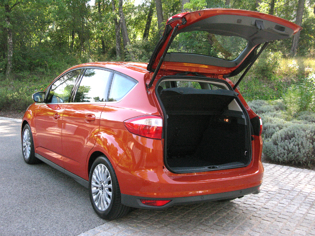 Ford C-Max: In den Kofferraum passen 432 bis 1723 Liter Gepäck hinein. 