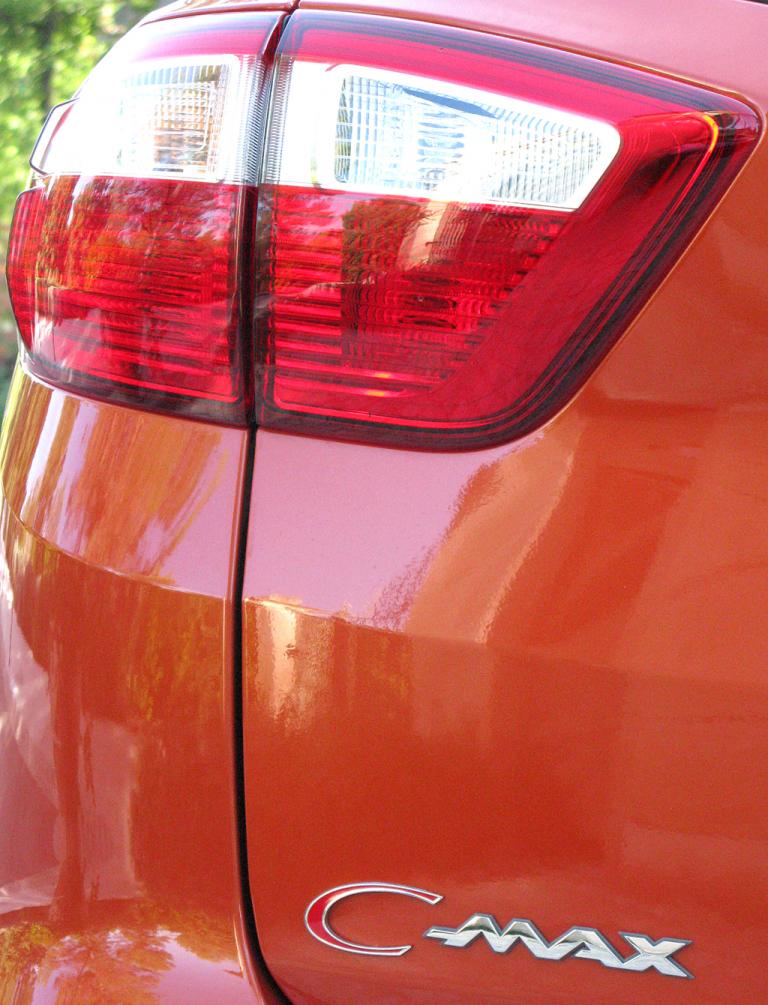 Ford C-Max: Leuchteinheit hinten mit Modellschriftzug. 