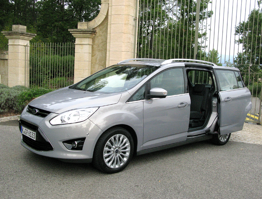 Ford Grand-C-Max: Bei der längeren und höheren Version sind die Schiebetüren hinten Standard. 