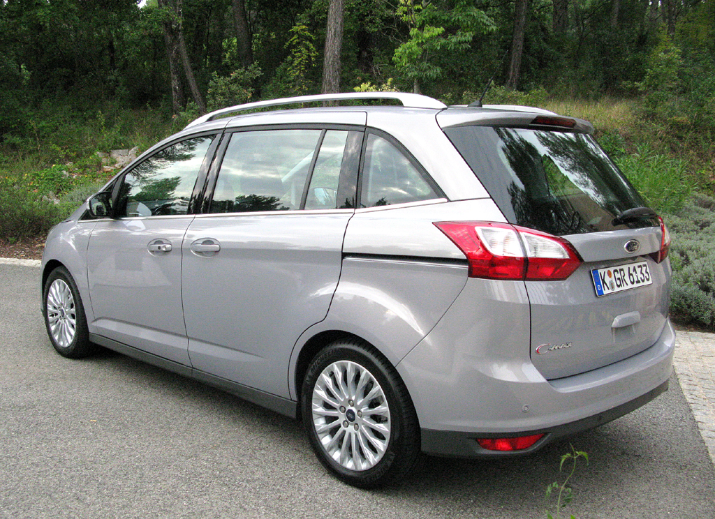 Ford Grand-C-Max: Seitenansicht der siebensitzigen Variante.