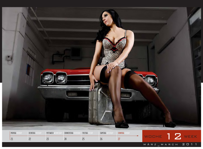 Girls & legendary US-Cars 2011: Carlos Kellá präsentiert 52 Mädchen mit Motoren