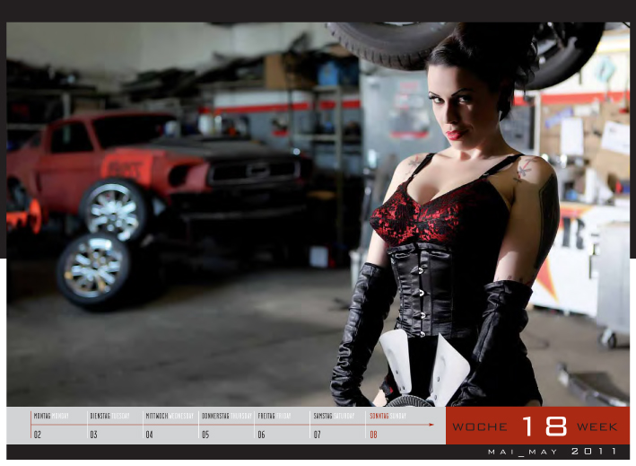 Girls & legendary US-Cars 2011: Carlos Kellá präsentiert 52 Mädchen mit Motoren