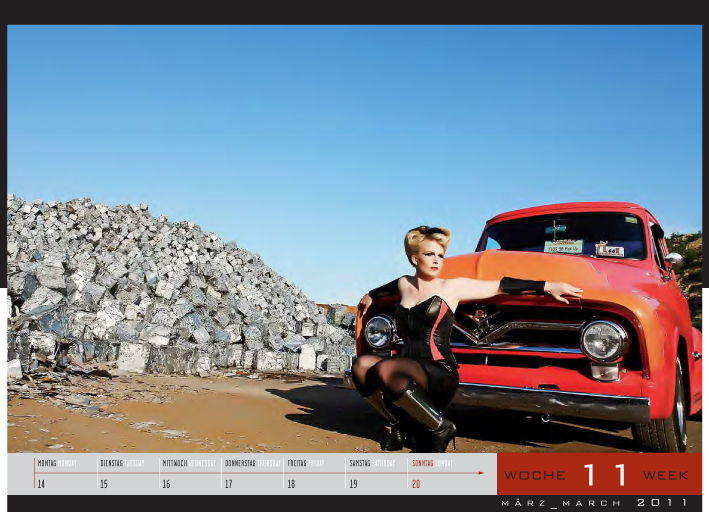 Girls & legendary US-Cars 2011: Carlos Kellá präsentiert 52 Mädchen mit Motoren