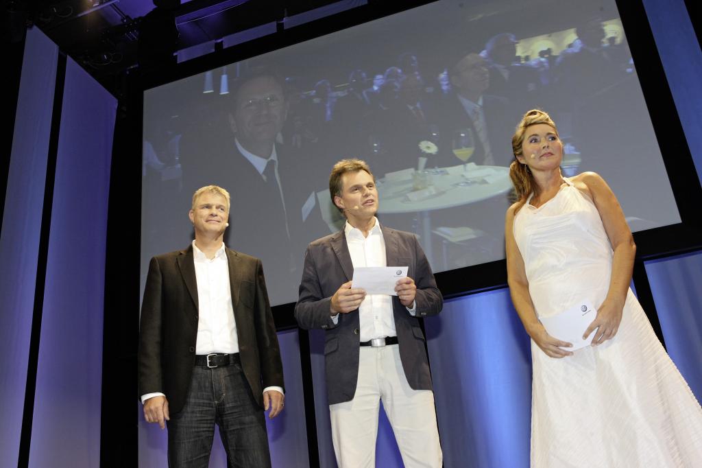 Harald Schomburg, Vorstand Vertrieb und Marketing bei VWN, Dr. Wolfganfg Schreiber, Sprecher des VWN-Markenvorstands, Kerstin Werner bei der Volkswagen Nutzfahrzeuge - Welcome Night.