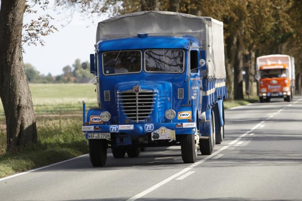 IAA Nutzfahrzeuge 2010: Startschuss zur Oldtimer-Deutschlandfahrt