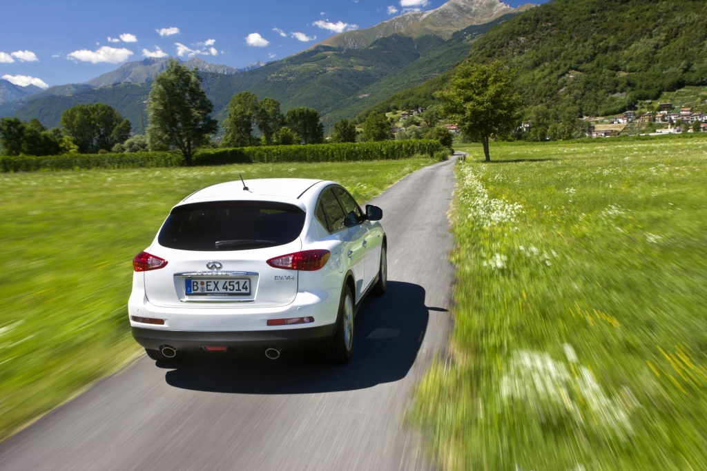 Im Blaumann in die Oper - der neue Infiniti EX 30d