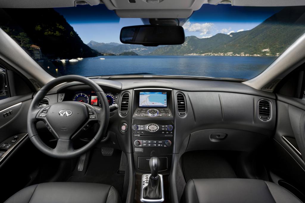 Im Blaumann in die Oper - der neue Infiniti EX 30d