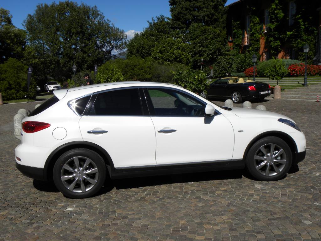 Im Blaumann in die Oper - der neue Infiniti EX 30d