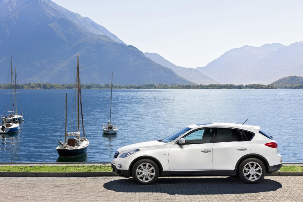Im Blaumann in die Oper - der neue Infiniti EX 30d
