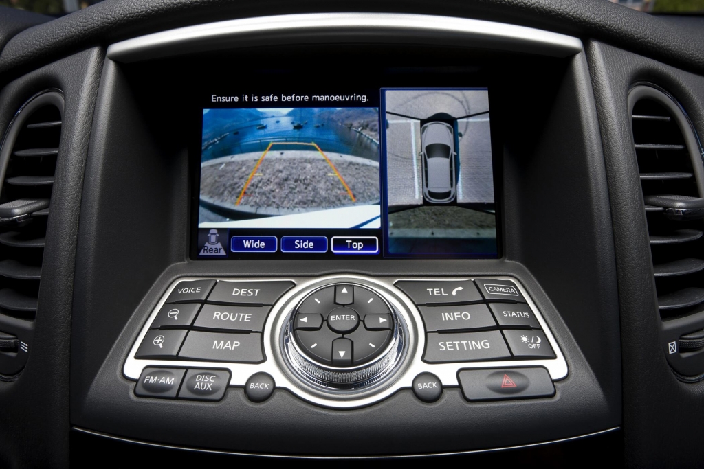 Im Blaumann in die Oper - der neue Infiniti EX 30d
