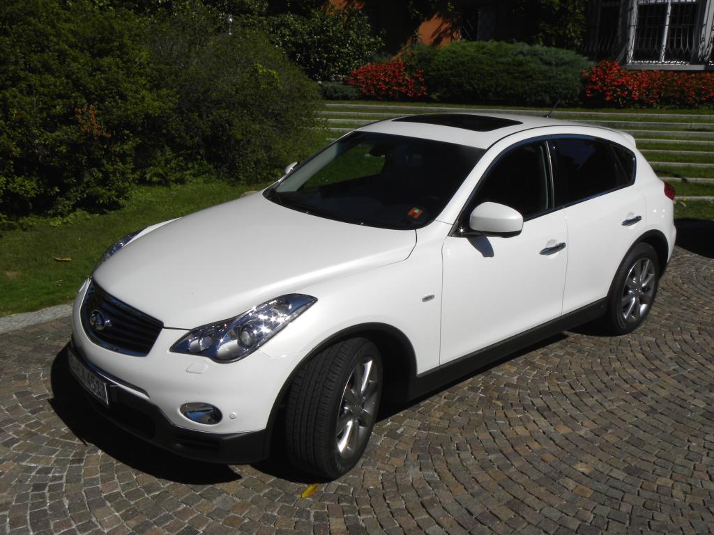 Im Blaumann in die Oper - der neue Infiniti EX 30d