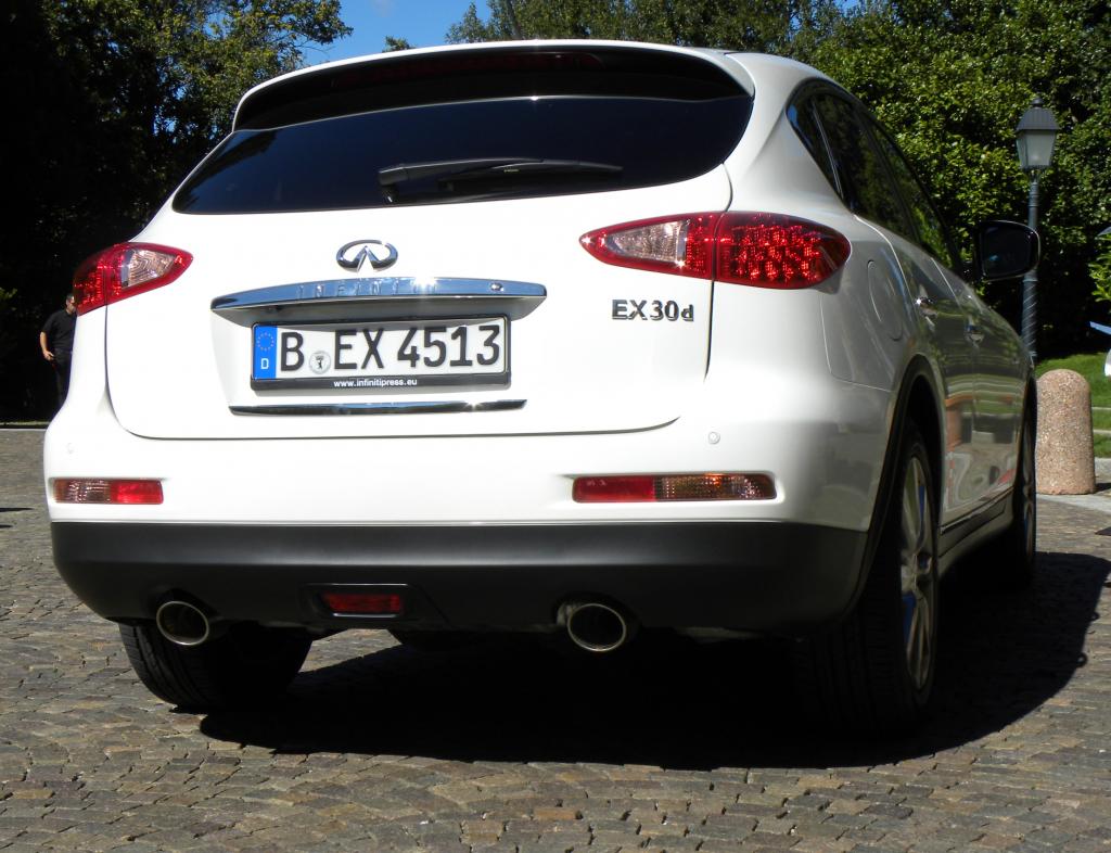 Im Blaumann in die Oper - der neue Infiniti EX 30d