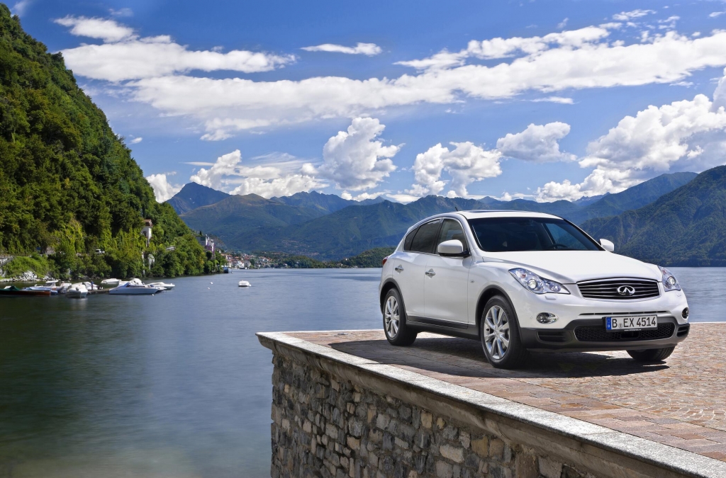 Im Blaumann in die Oper - der neue Infiniti EX 30d