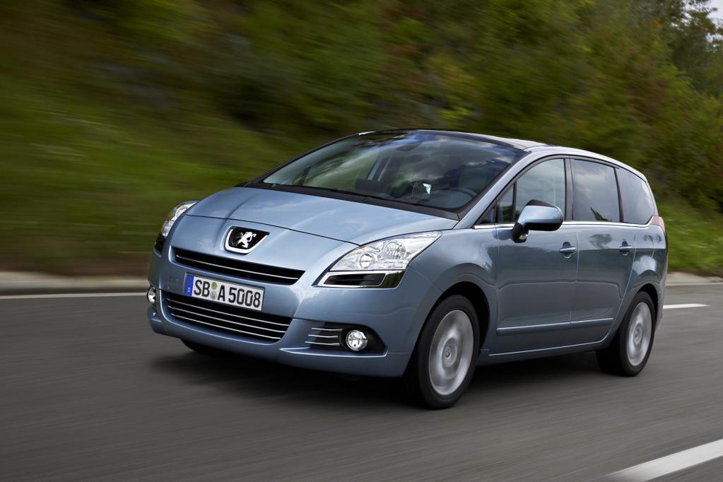 Im Familien-Van Peugeot 5008 können die Insassen im Internet surfen. 