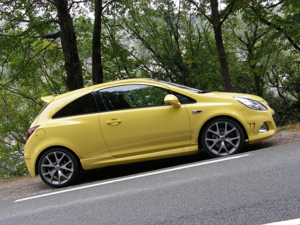 Kurztest Opel Corsa OPC: Klein, schnell, kräftig – und bei Bedarf in Farbe