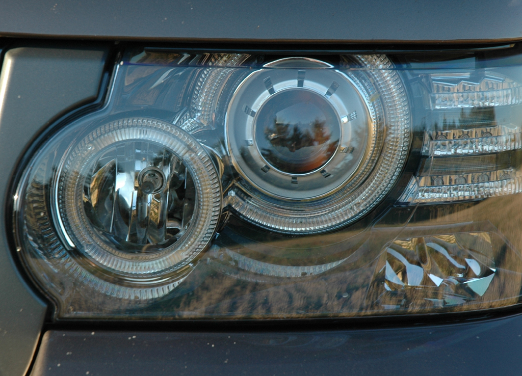Land Rover Range Rover: Moderne Leuchteinheit vorn.