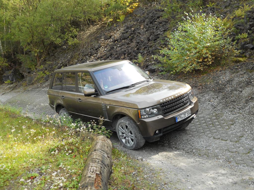 Land Rover und Jaguar feiern gemeinsam Geburtstag