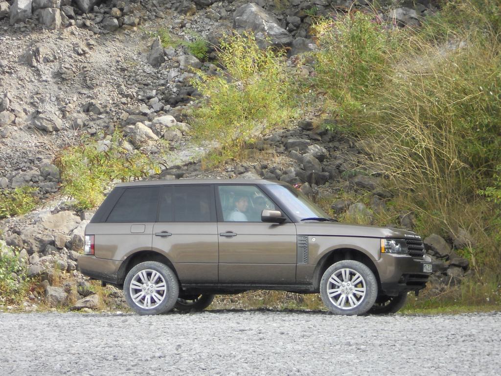 Land Rover und Jaguar feiern gemeinsam Geburtstag