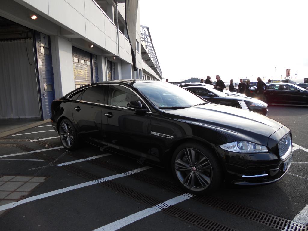 Land Rover und Jaguar feiern gemeinsam Geburtstag