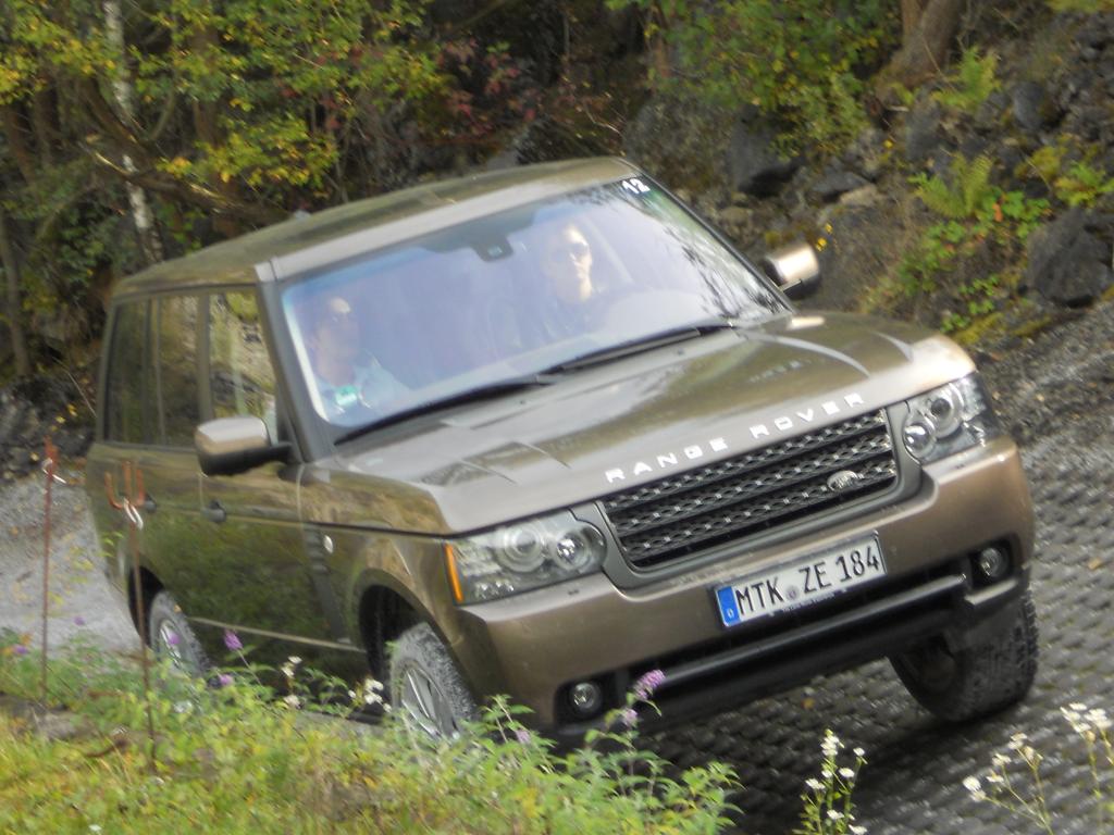 Land Rover und Jaguar feiern gemeinsam Geburtstag