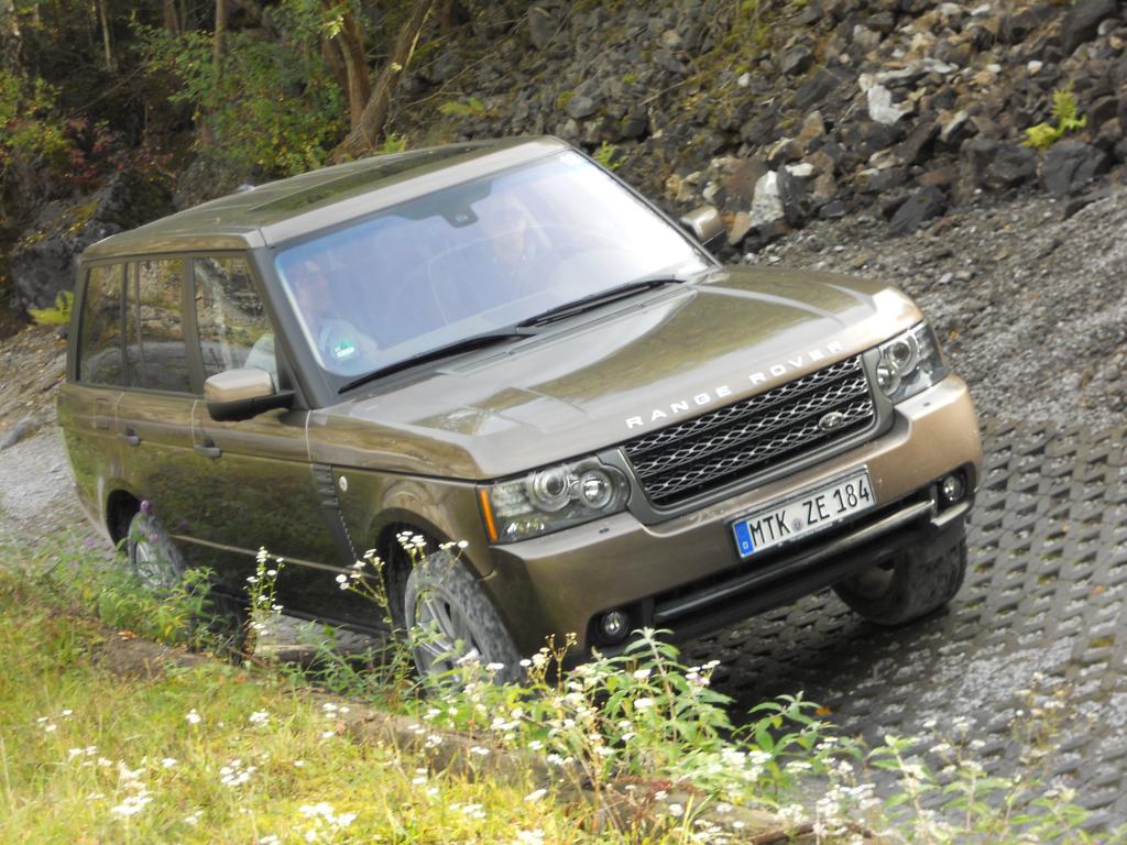 Land Rover und Jaguar feiern gemeinsam Geburtstag