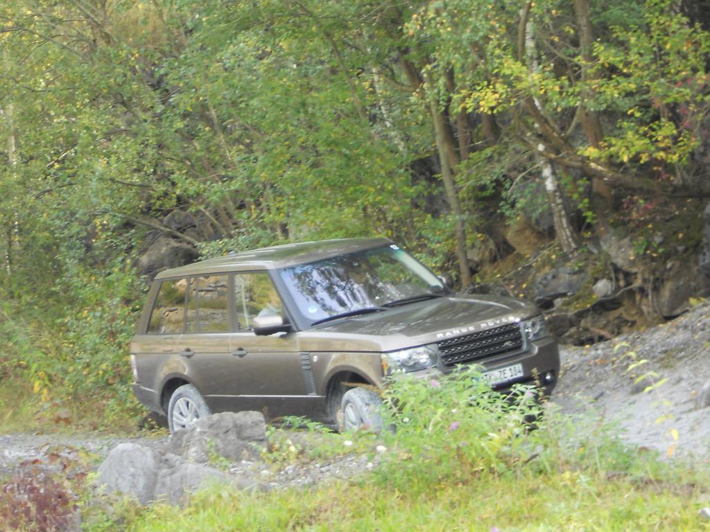 Land Rover und Jaguar feiern gemeinsam Geburtstag