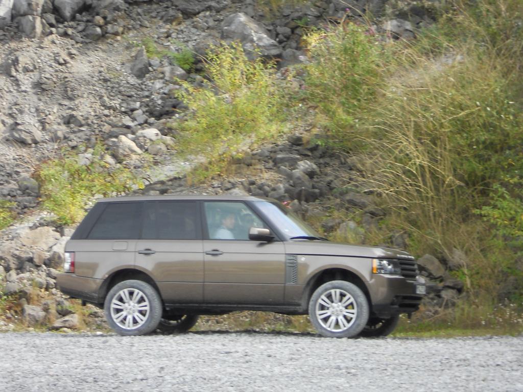 Land Rover und Jaguar feiern gemeinsam Geburtstag