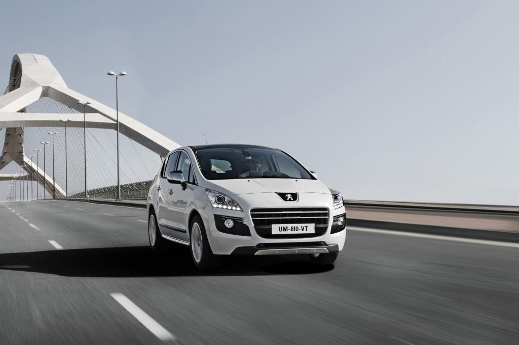Mit dem 3008 Hybrid4 zeigt Peugeot den ersten Dieselhybrid-Crossover der Welt