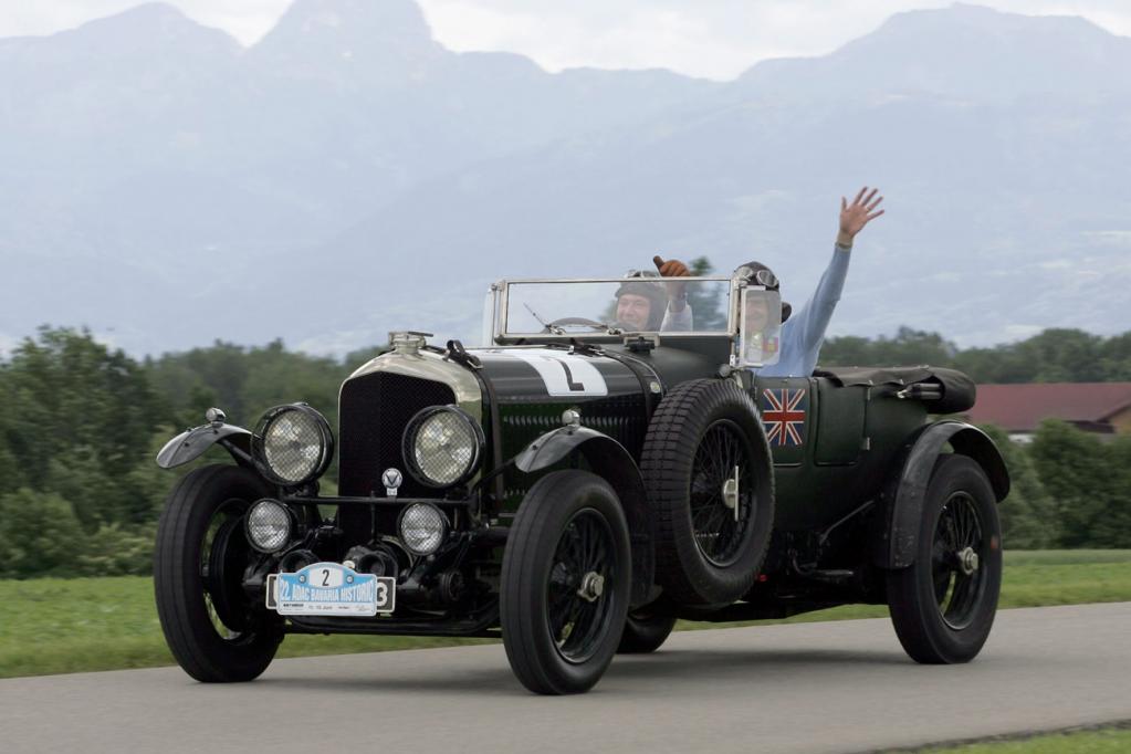 Oldtimer-Rallyes werden immer beliebter und ein mobiles Schaulaufen von legendären Automobilmodellen aus der Vor- und Nachkriegsgeschichte. 