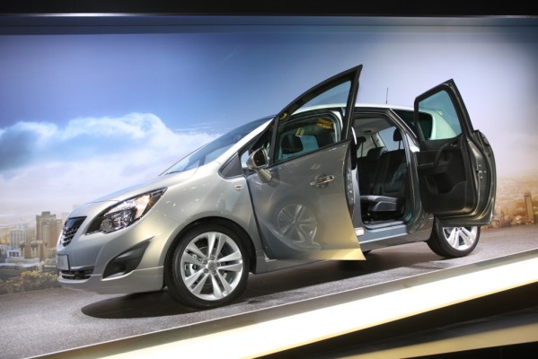 Opel stellt auf der Internationalen Funkausstellung aus