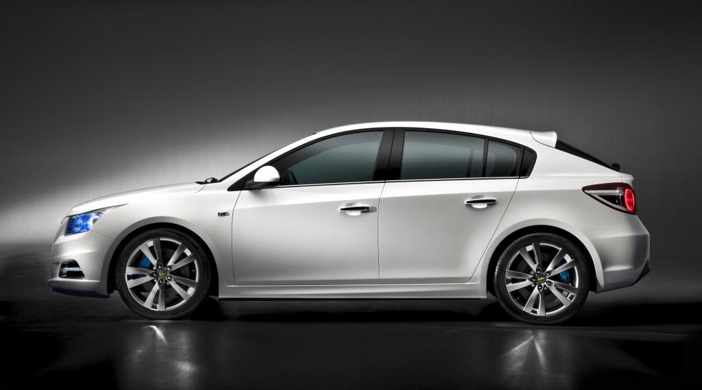 Paris 2010: Chevrolet zeigt den Cruze als Fließheckmodell