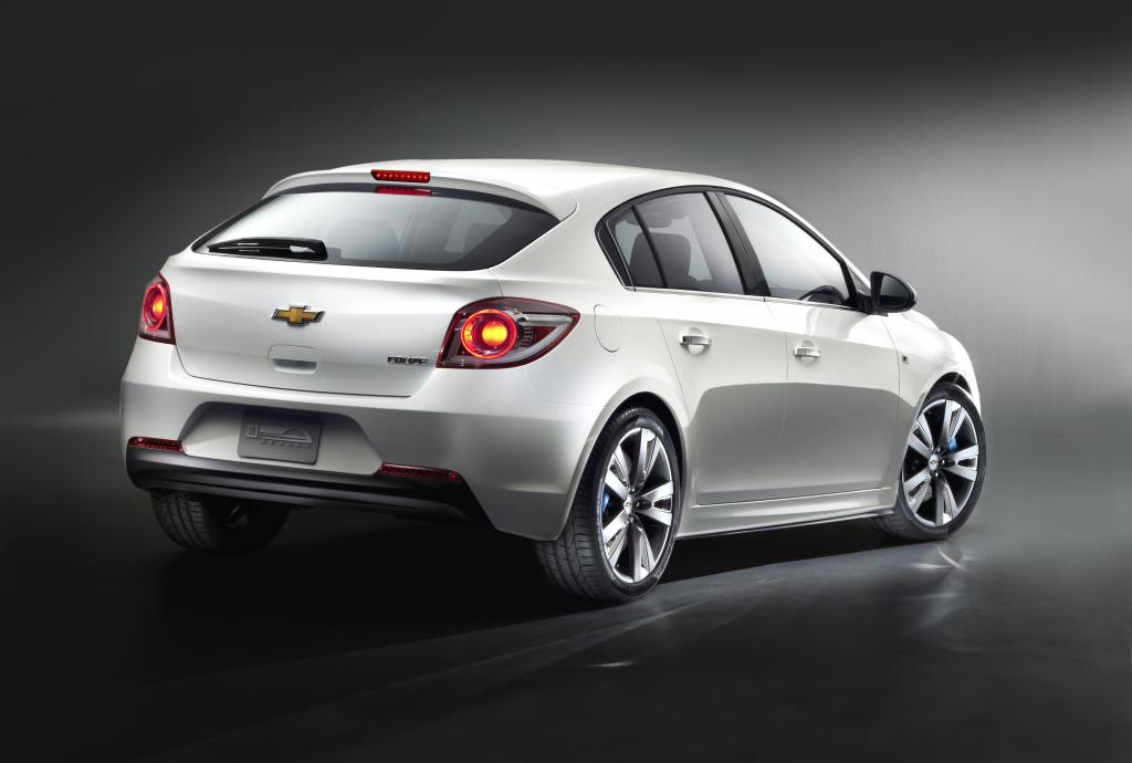 Paris 2010: Chevrolet zeigt den Cruze als Fließheckmodell