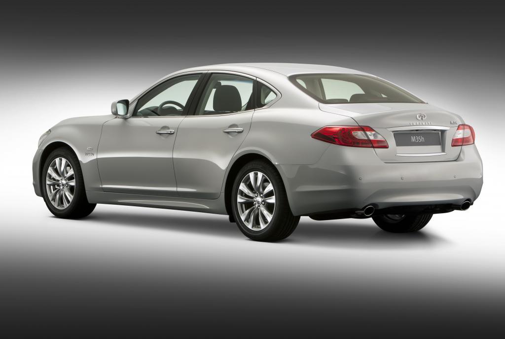 Paris 2010: Infiniti zeigt Hybridmodell M35h