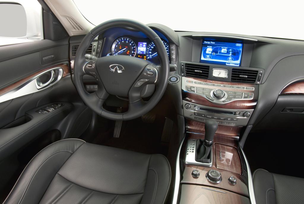 Paris 2010: Infiniti zeigt Hybridmodell M35h