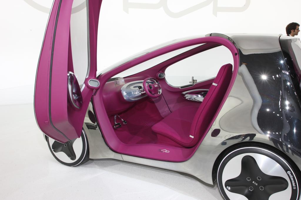 Paris 2010: Kia stellt Optima und Pop vor