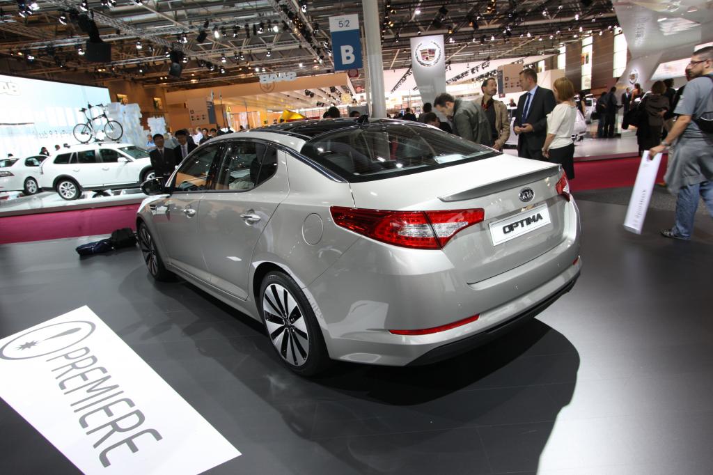 Paris 2010: Kia stellt Optima und Pop vor