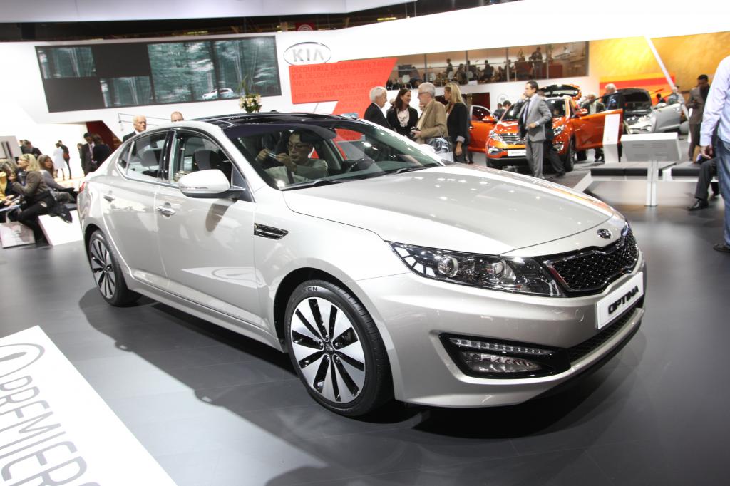 Paris 2010: Kia stellt Optima und Pop vor